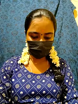 Snapshot of mini-queen chatting on November 2025 06:08:01 PM mini-queen online show from November 2025 06:08:01 PM