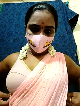 Snapshot of mini-queen chatting on November 2025 02:00:02 PM mini-queen online show from November 2025 02:00:02 PM