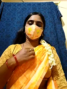 Snapshot of mini-queen chatting on November 2025 03:37:01 PM mini-queen online show from November 2025 03:37:01 PM