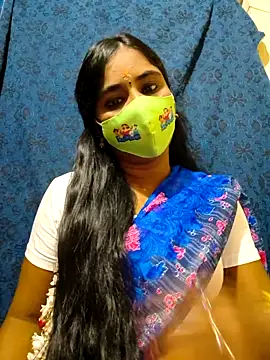 Snapshot of mini-queen chatting on November 2025 03:33:01 PM mini-queen online show from November 2025 03:33:01 PM