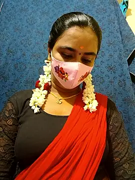 mini-queen online show from January 2026 01:07:01 PM