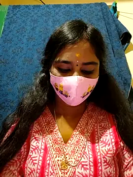 Snapshot of mini-queen chatting on October 2025 11:43:02 AM mini-queen online show from October 2025 11:43:02 AM