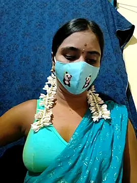 Snapshot of mini-queen chatting on October 2025 01:52:01 PM mini-queen online show from October 2025 01:52:01 PM