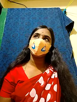 Snapshot of mini-queen chatting on November 2025 12:31:01 PM mini-queen online show from November 2025 12:31:01 PM