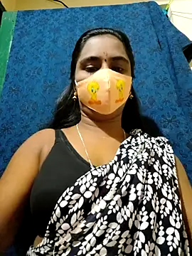Snapshot of mini-queen chatting on September 2025 06:20:01 PM mini-queen online show from September 2025 06:20:01 PM