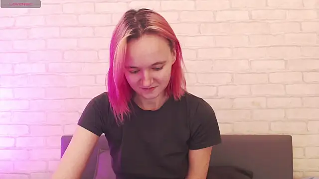 Ericha Stone online show from November 2025 01:20:01 AM