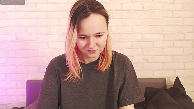 Ericha Stone online show from April 2026 02:02:01 AM