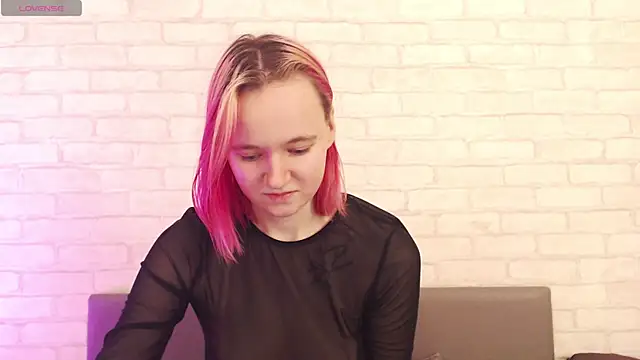 Ericha Stone online show from November 2025 01:33:02 AM