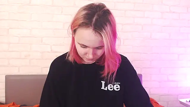 Ericha Stone online show from December 2025 08:02:02 AM