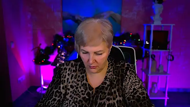 Snapshot of MaryMogan chatting on December 2025 01:04:02 PM MaryMogan online show from December 2025 01:04:02 PM