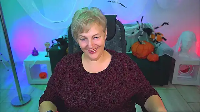 Snapshot of MaryMogan chatting on October 2025 04:11:02 AM MaryMogan online show from October 2025 04:11:02 AM