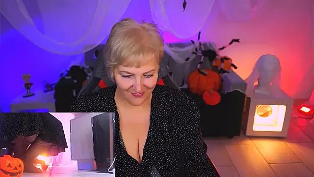 Snapshot of MaryMogan chatting on October 2025 03:58:01 AM MaryMogan online show from October 2025 03:58:01 AM