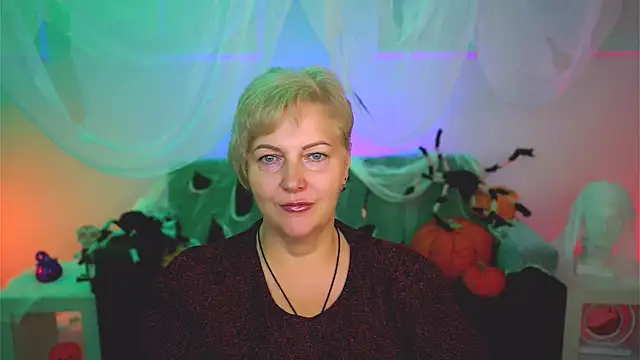 Snapshot of MaryMogan chatting on October 2025 12:27:01 PM MaryMogan online show from October 2025 12:27:01 PM