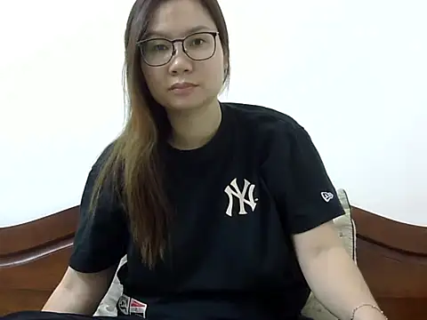 Snapshot of Kiko_sunflower chatting on November 2025 03:32:01 AM Kiko sunflower online show from November 2025 03:32:01 AM