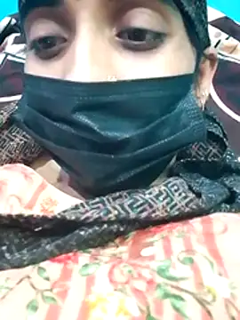 Snapshot of Pahadi_couple chatting on October 2025 04:37:02 PM Pahadi couple online show from October 2025 04:37:02 PM