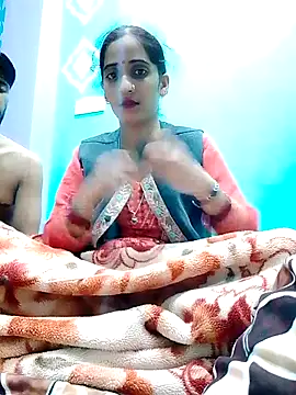 Snapshot of Pahadi_couple chatting on October 2025 03:35:02 PM Pahadi couple online show from October 2025 03:35:02 PM