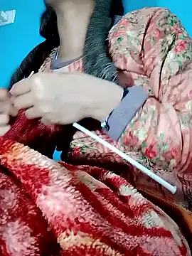 Snapshot of Pahadi_couple chatting on October 2025 03:33:01 PM Pahadi couple online show from October 2025 03:33:01 PM