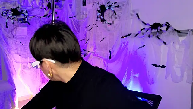 LauraDavidsons online show from October 2025 04:15:02 PM