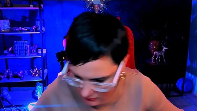 LauraDavidsons online show from December 2025 04:28:02 PM