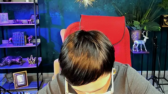 LauraDavidsons online show from December 2025 07:04:02 PM