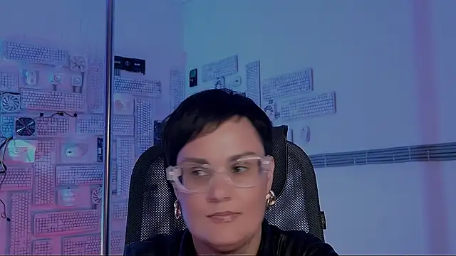 LauraDavidsons online show from November 2025 04:32:01 PM