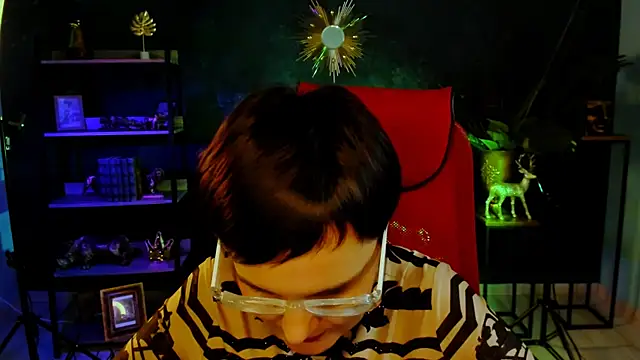 LauraDavidsons online show from December 2025 04:53:01 PM