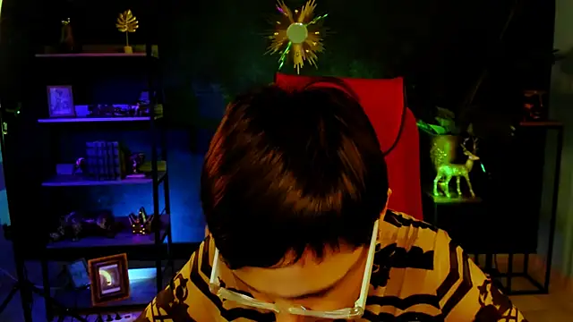 LauraDavidsons online show from December 2025 05:32:01 AM