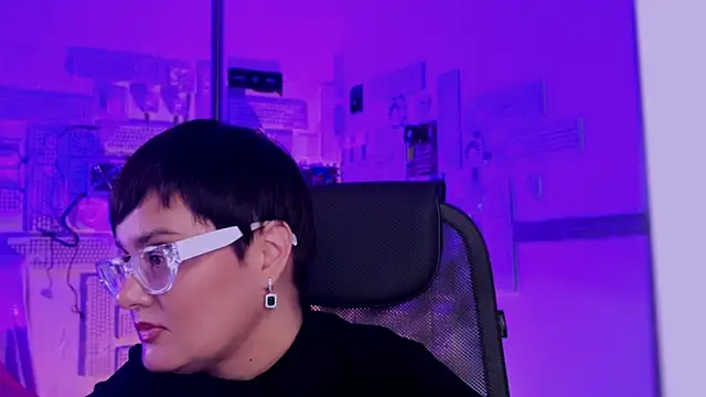 LauraDavidsons online show from November 2025 04:00:02 PM