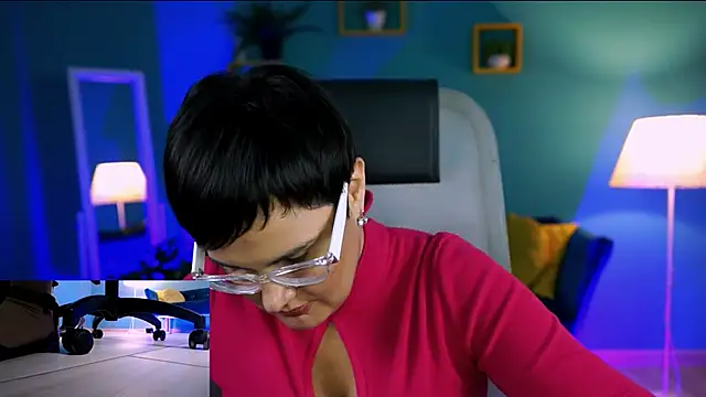 LauraDavidsons online show from December 2025 07:30:01 PM