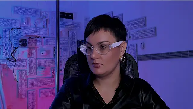 LauraDavidsons online show from November 2025 04:22:02 PM