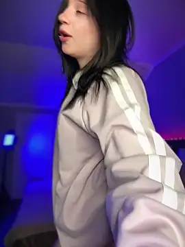 YourLittleDevil online show from April 2026 05:23:01 AM