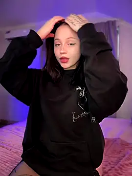 Snapshot of YourLittleDevil chatting on November 2025 01:33:02 PM YourLittleDevil online show from November 2025 01:33:02 PM