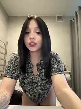 YourLittleDevil online show from December 2025 01:26:02 PM