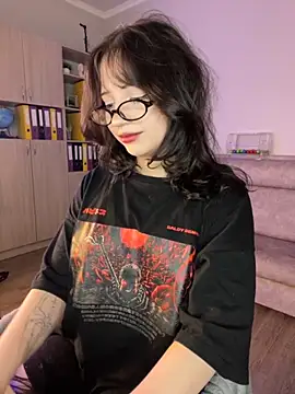 Snapshot of YourLittleDevil chatting on November 2025 01:27:02 PM YourLittleDevil online show from November 2025 01:27:02 PM