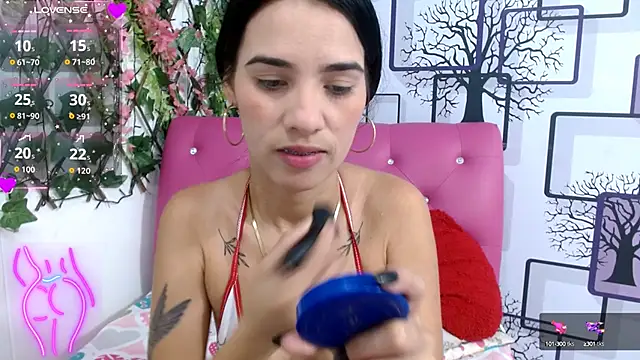 vanesa19  online show from October 2025 01:35:02 PM