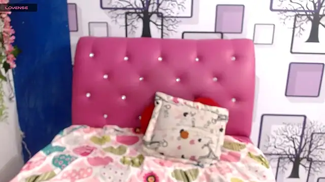 vanesa19  online show from October 2025 04:52:02 PM