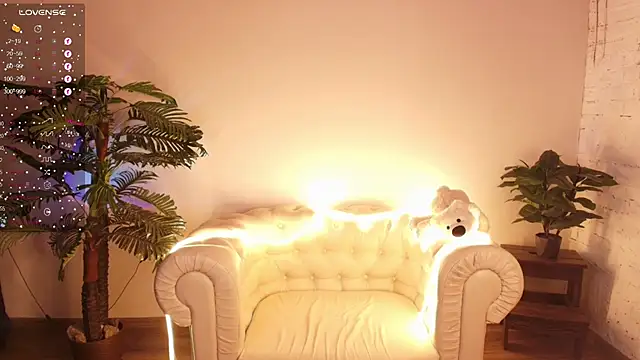 Snapshot of Moana_light chatting on November 2025 02:04:01 AM Moana light online show from November 2025 02:04:01 AM