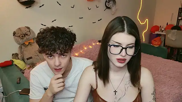 Snapshot of Alice18James chatting on October 2025 06:20:01 PM Alice18James online show from October 2025 06:20:01 PM