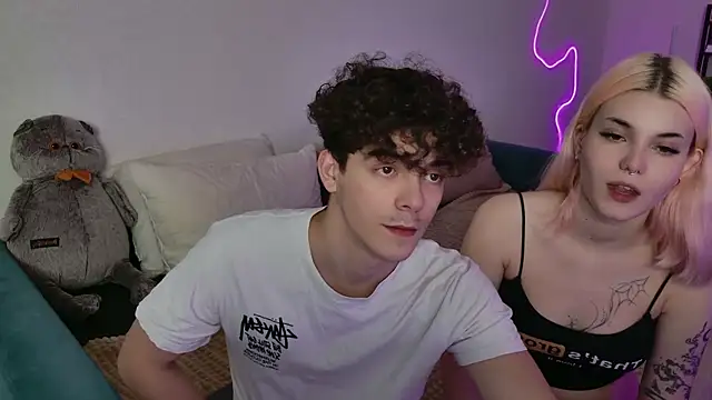 Snapshot of Alice18James chatting on September 2025 06:41:02 AM Alice18James online show from September 2025 06:41:02 AM