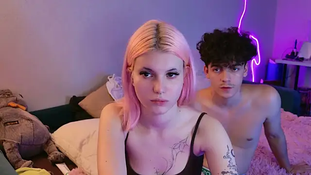 Snapshot of Alice18James chatting on September 2025 11:04:01 PM Alice18James online show from September 2025 11:04:01 PM