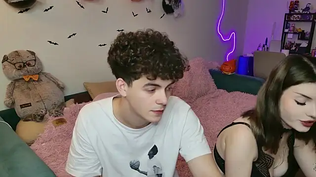 Snapshot of Alice18James chatting on October 2025 06:31:02 PM Alice18James online show from October 2025 06:31:02 PM