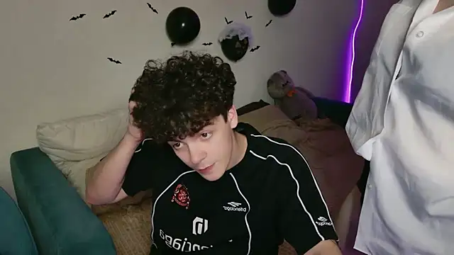 Snapshot of Alice18James chatting on October 2025 03:53:01 PM Alice18James online show from October 2025 03:53:01 PM