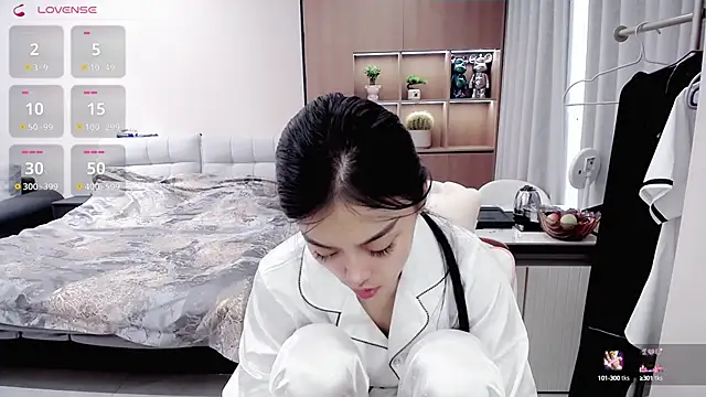 Xiao-zuzongl online show from October 2025 04:03:01 AM