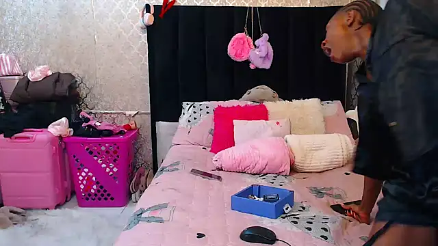 Snapshot of SexyPetitex25 chatting on November 2025 07:47:01 PM SexyPetitex25 online show from November 2025 07:47:01 PM