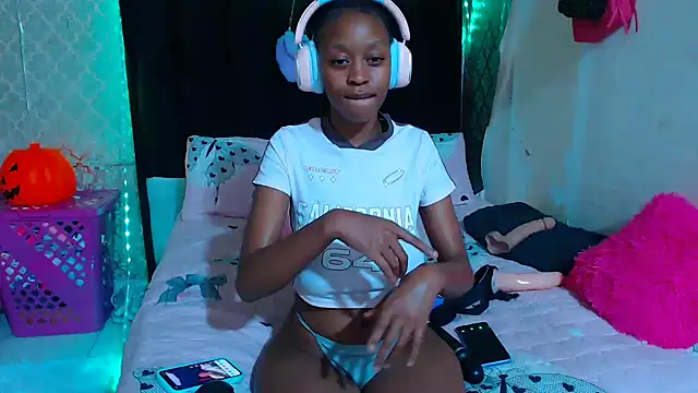 Snapshot of SexyPetitex25 chatting on November 2025 12:25:01 AM SexyPetitex25 online show from November 2025 12:25:01 AM