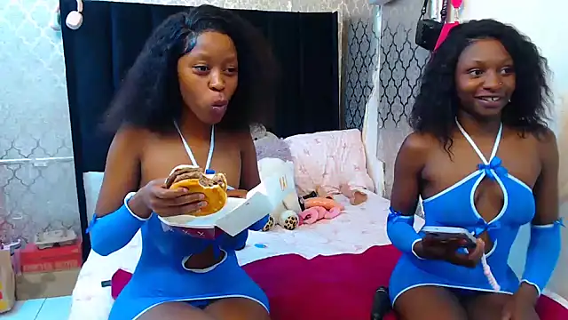 Snapshot of SexyPetitex25 chatting on October 2025 09:12:02 PM SexyPetitex25 online show from October 2025 09:12:02 PM