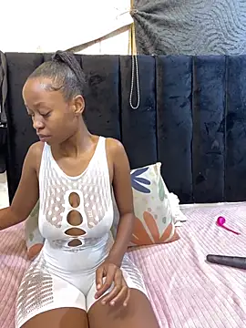 SexyPetitex25 online show from March 2026 08:36:01 PM