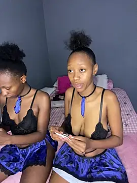 SexyPetitex25 online show from December 2025 05:43:01 AM