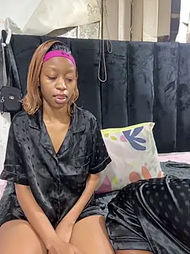 SexyPetitex25 online show from March 2026 07:14:01 PM