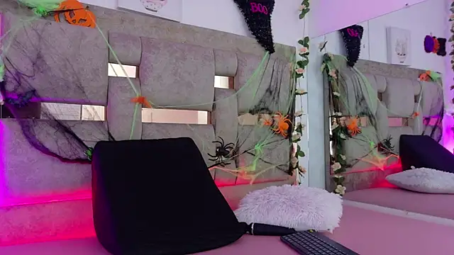 Madison 03 online show from October 2025 12:31:02 AM